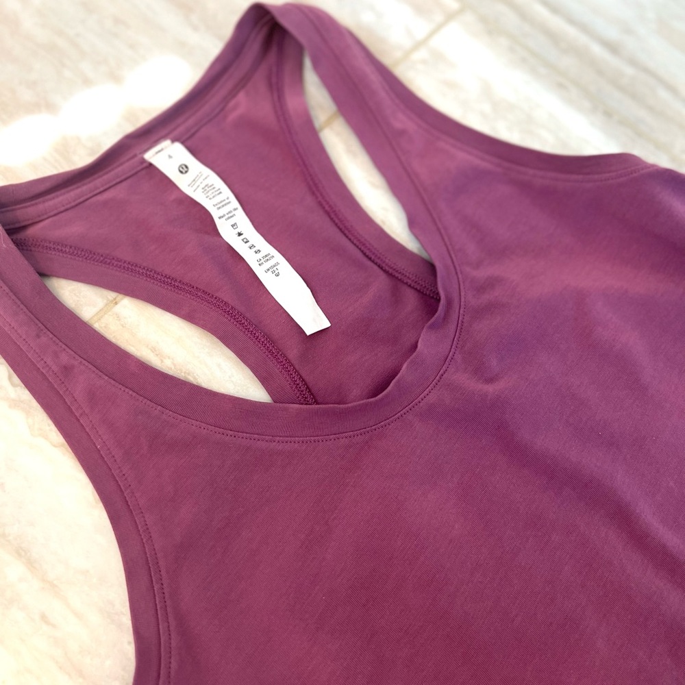 Worn once mauve/ dusty rose colored size Small/ 4 Lululemon Tank